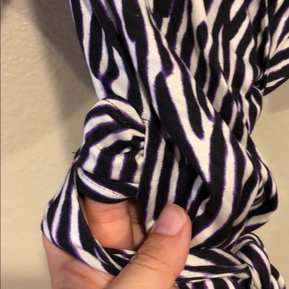 {Diane Von Furstenberg} - Size 8 - Silk Wrap Top - Picture 5 of 6